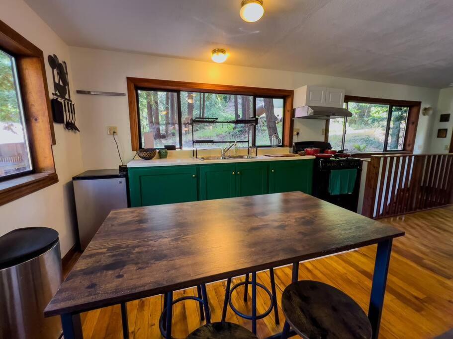Little House In The Redwoods With A Hot Tub! Apartamento Garberville Exterior foto